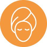 ヘッドスパは眼精疲労や、不眠、頭痛に効果的です。また、トリートメントによって頭皮や髪に栄養を与えます。